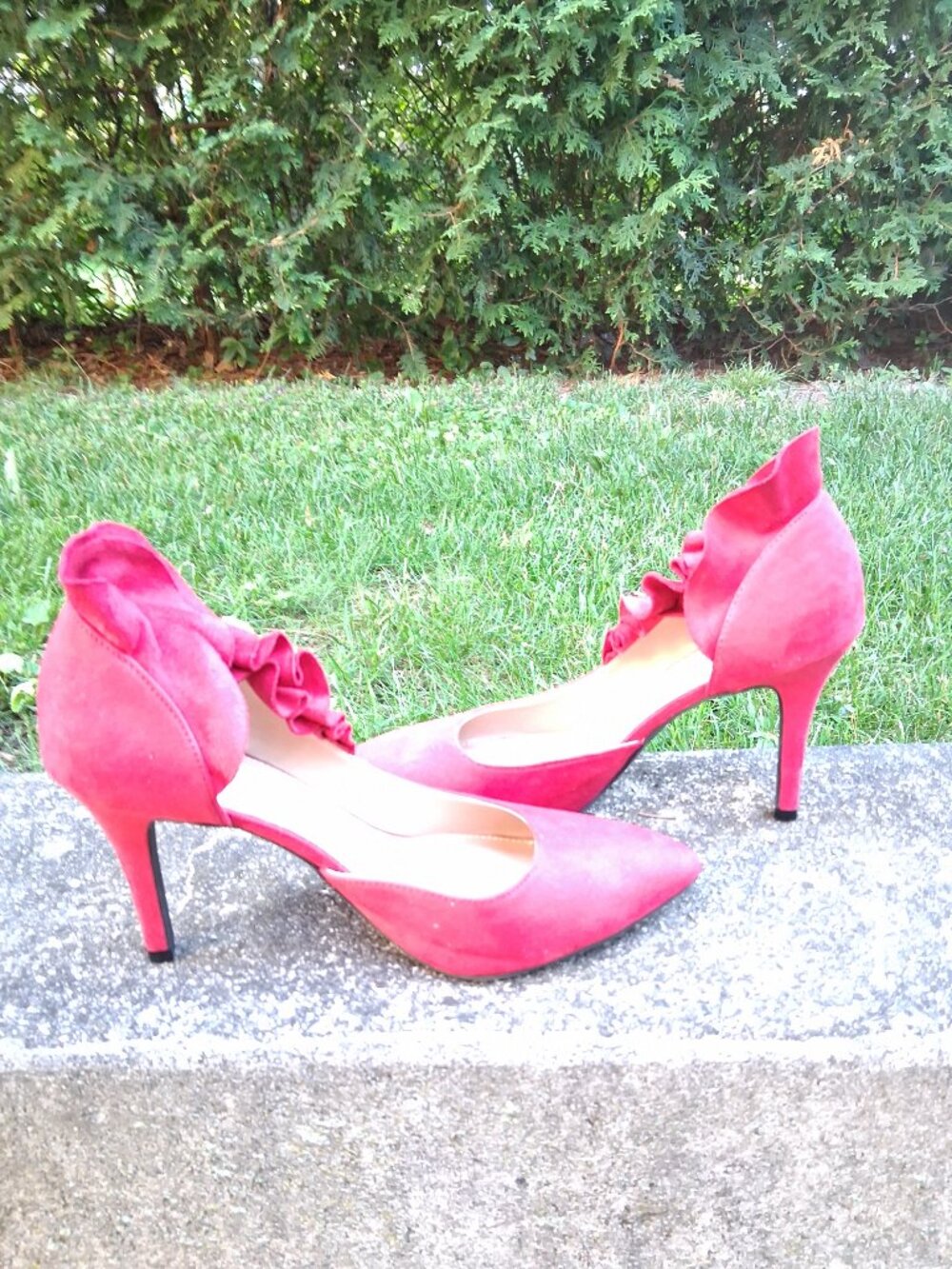 Red Suede Shoes 7.5 Ruffle (Christian Siriano for payless) - Picture 5 of 8